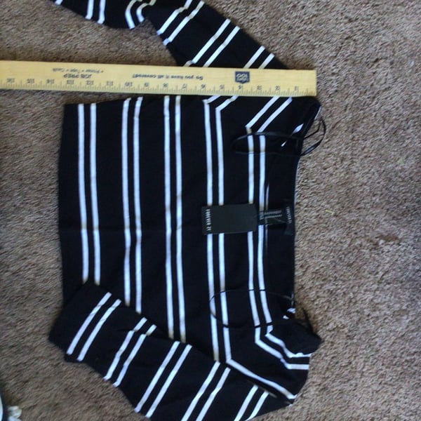 Forever 21 Striped Knit Crop Top Size M