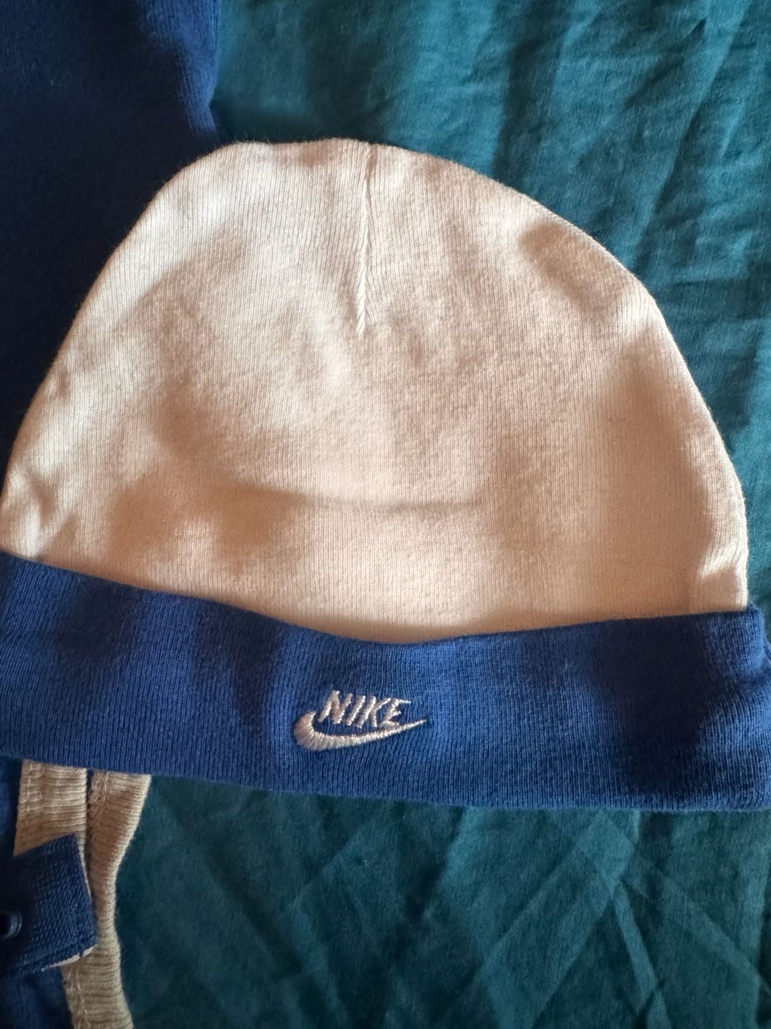 Nike Baby Bodysuit and Hat Set 0-6M 3