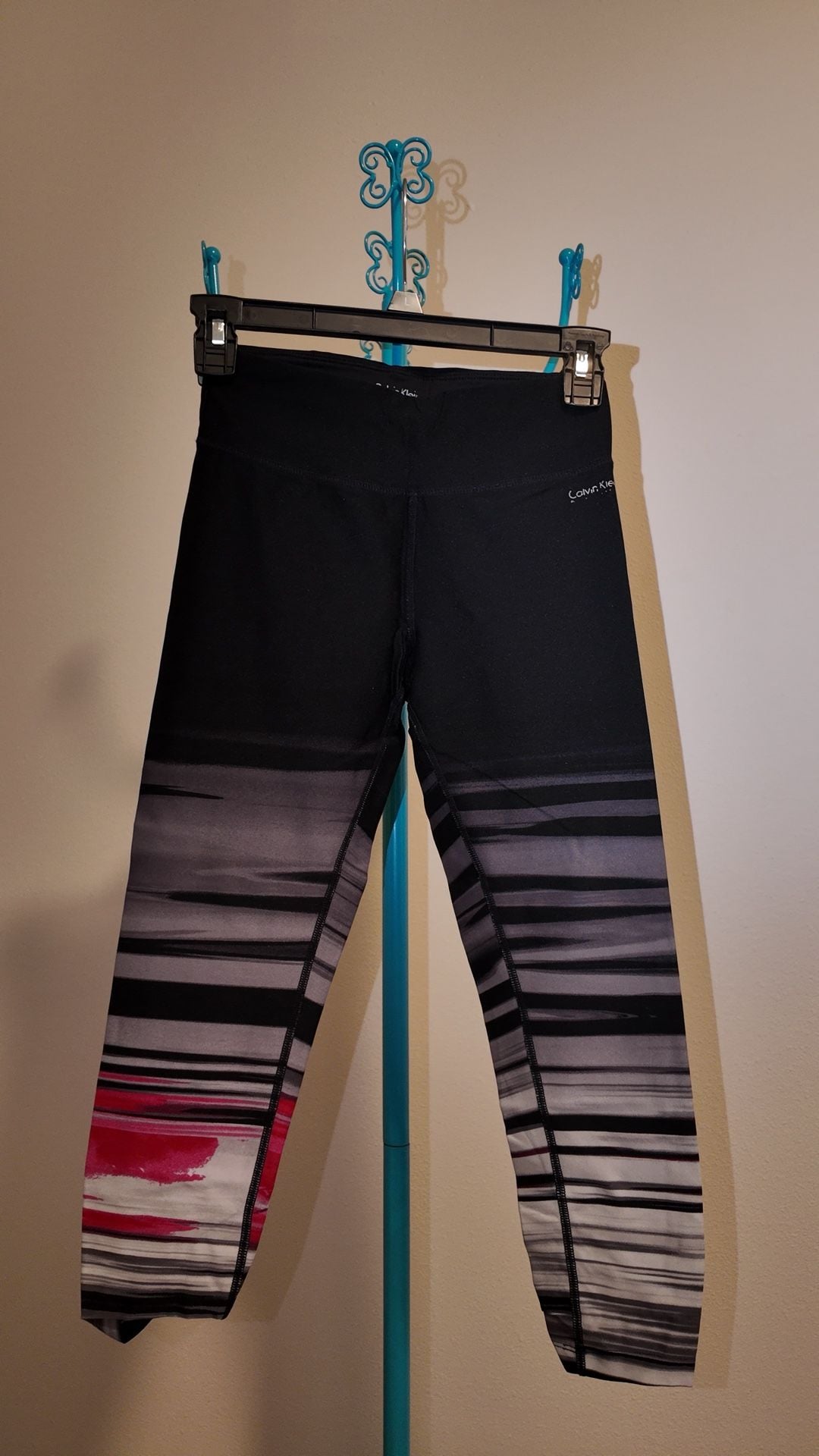 Calvin Klein Performance Women's Graphic Ruched cropped Leggings – Black Multi / Size XS 2