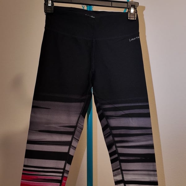 Calvin Klein Performance Women's Graphic Ruched cropped Leggings – Black Multi / Size XS