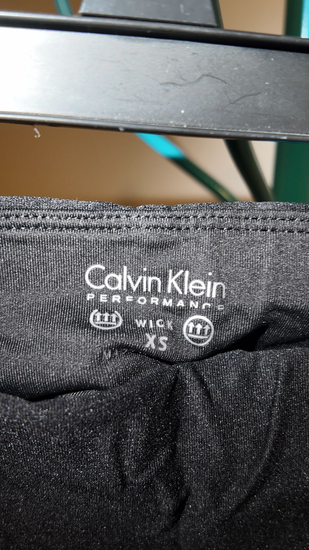 Calvin Klein Performance Women's Graphic Ruched cropped Leggings – Black Multi / Size XS 4