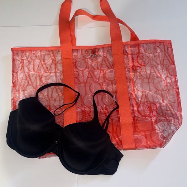 Victoria's Secret Body By Victoria 36D Bra and Logo Tote Bag Set
