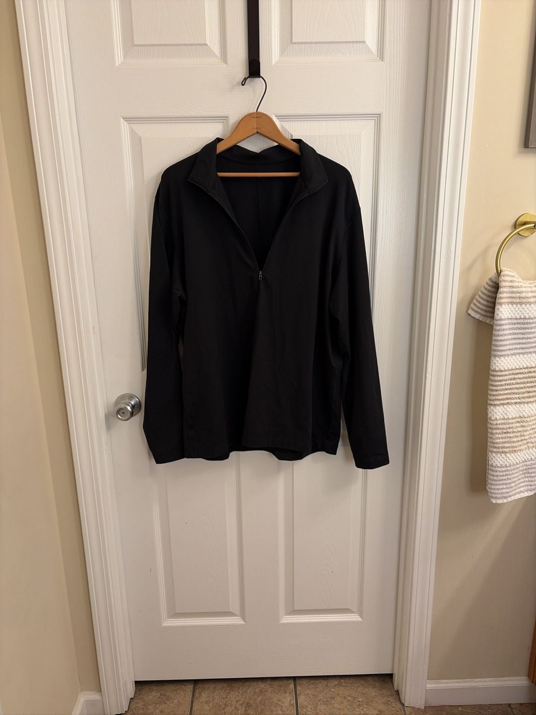 Lululemon Men's Black Half-Zip Pullover 2
