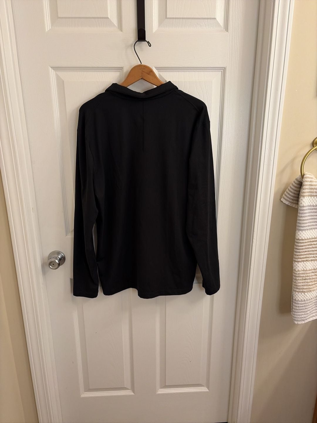 Lululemon Men's Black Half-Zip Pullover 4