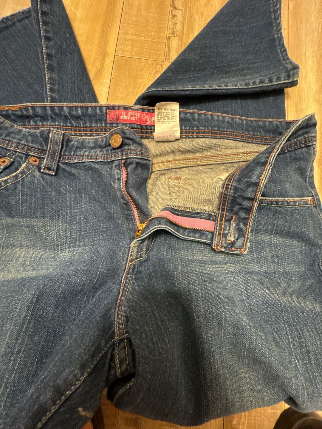 Levi's 518 Superlow Boot Cut Jeans Size 13 M
31x32 9