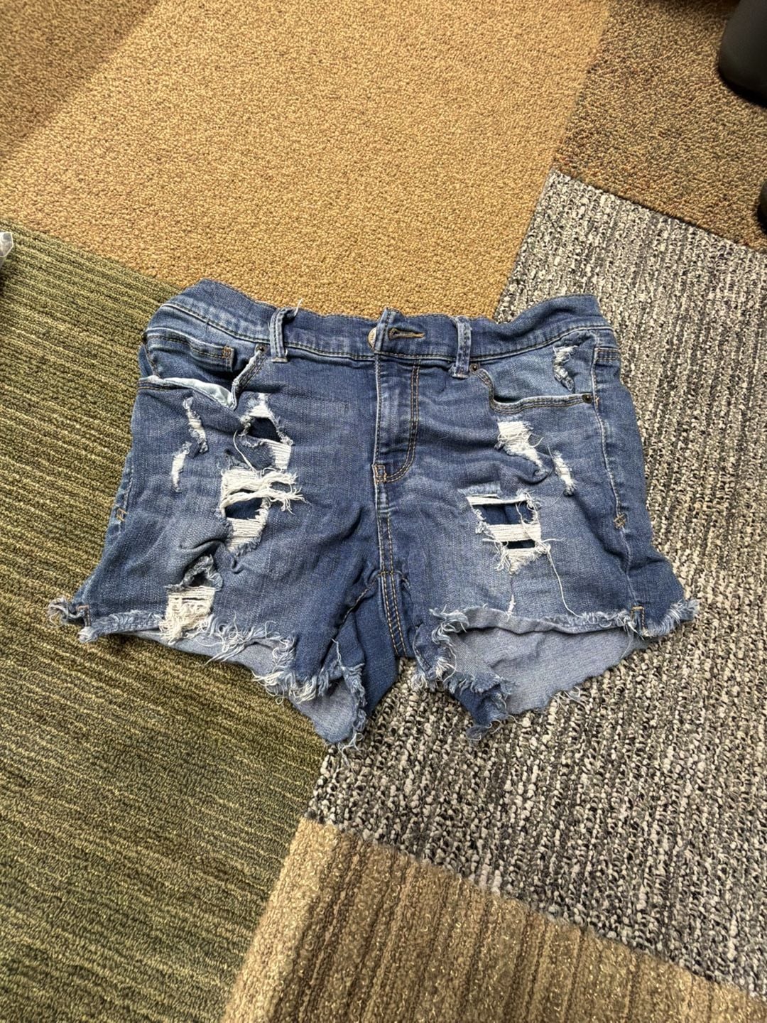 Mudd Flxstretch Low-Rise Midi Distressed Denim Shorts Size 9 1