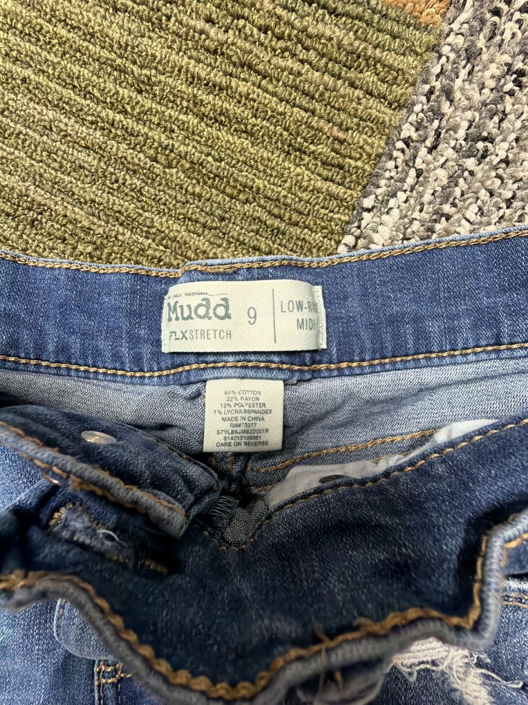 Mudd Flxstretch Low-Rise Midi Distressed Denim Shorts Size 9 2