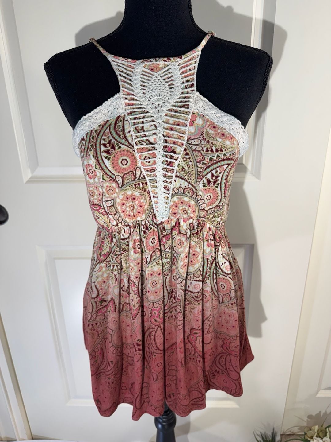 gimmicks by BKE Boho Paisley Halter Top Medium 2