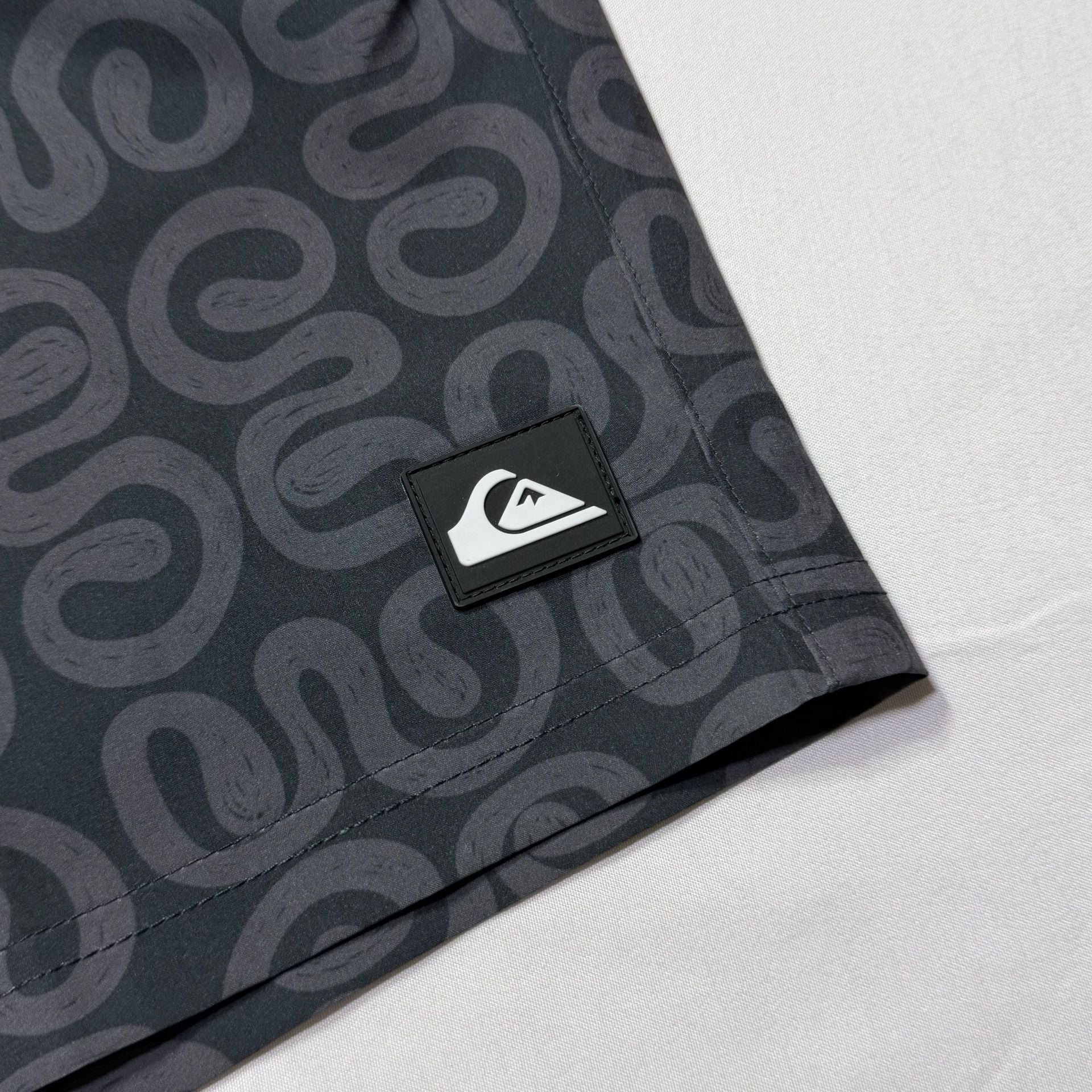 Quiksilver Men's Swim Trunk XL Black Patterned 3
