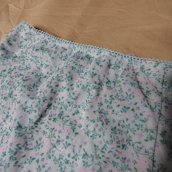 Rewind Coquette, boho, Y2K/90's inspired Ditsy Floral Mesh Midi Skirt Size XS