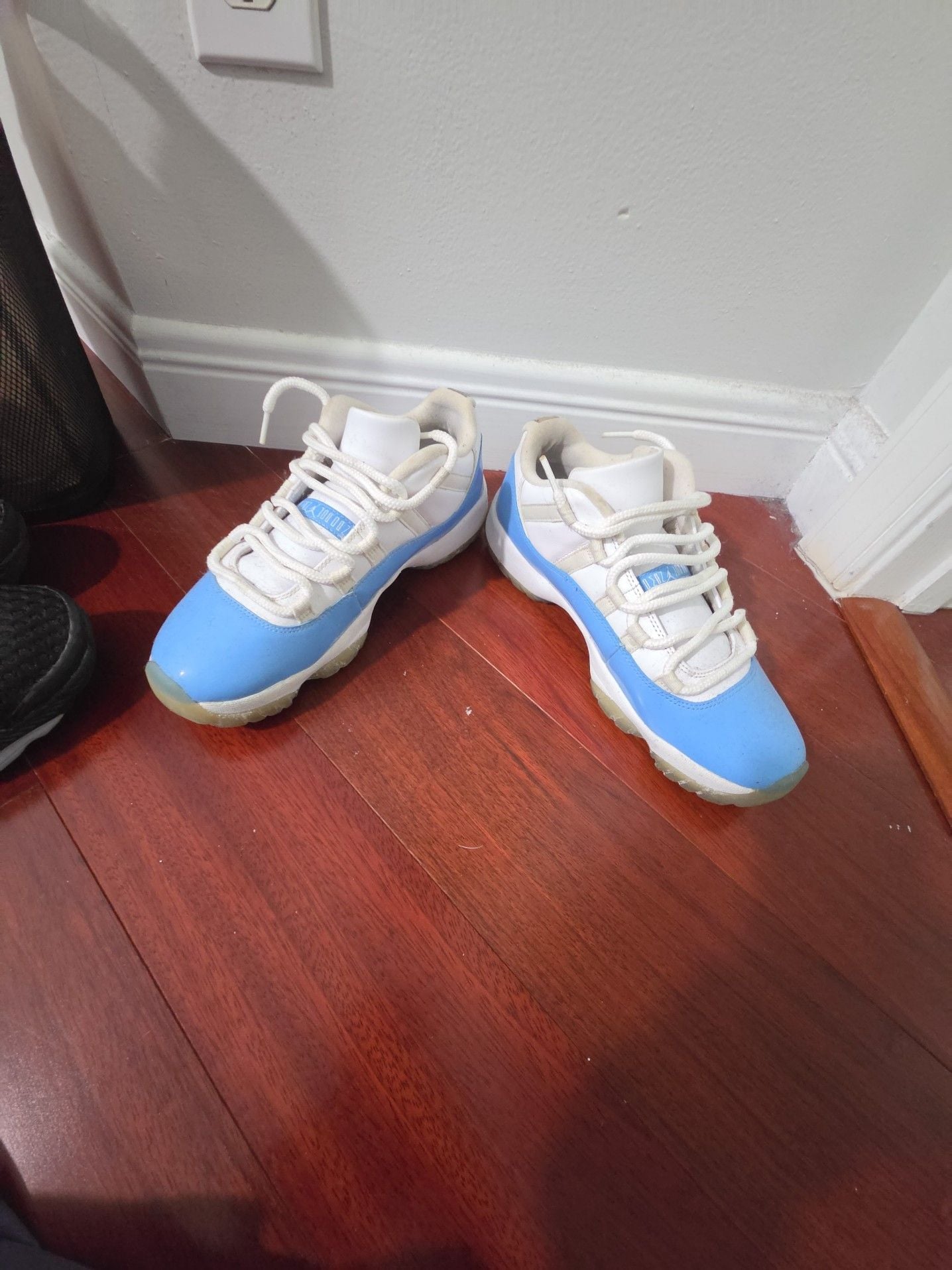 Nike Air Jordan 11 Retro Low University Blue 3