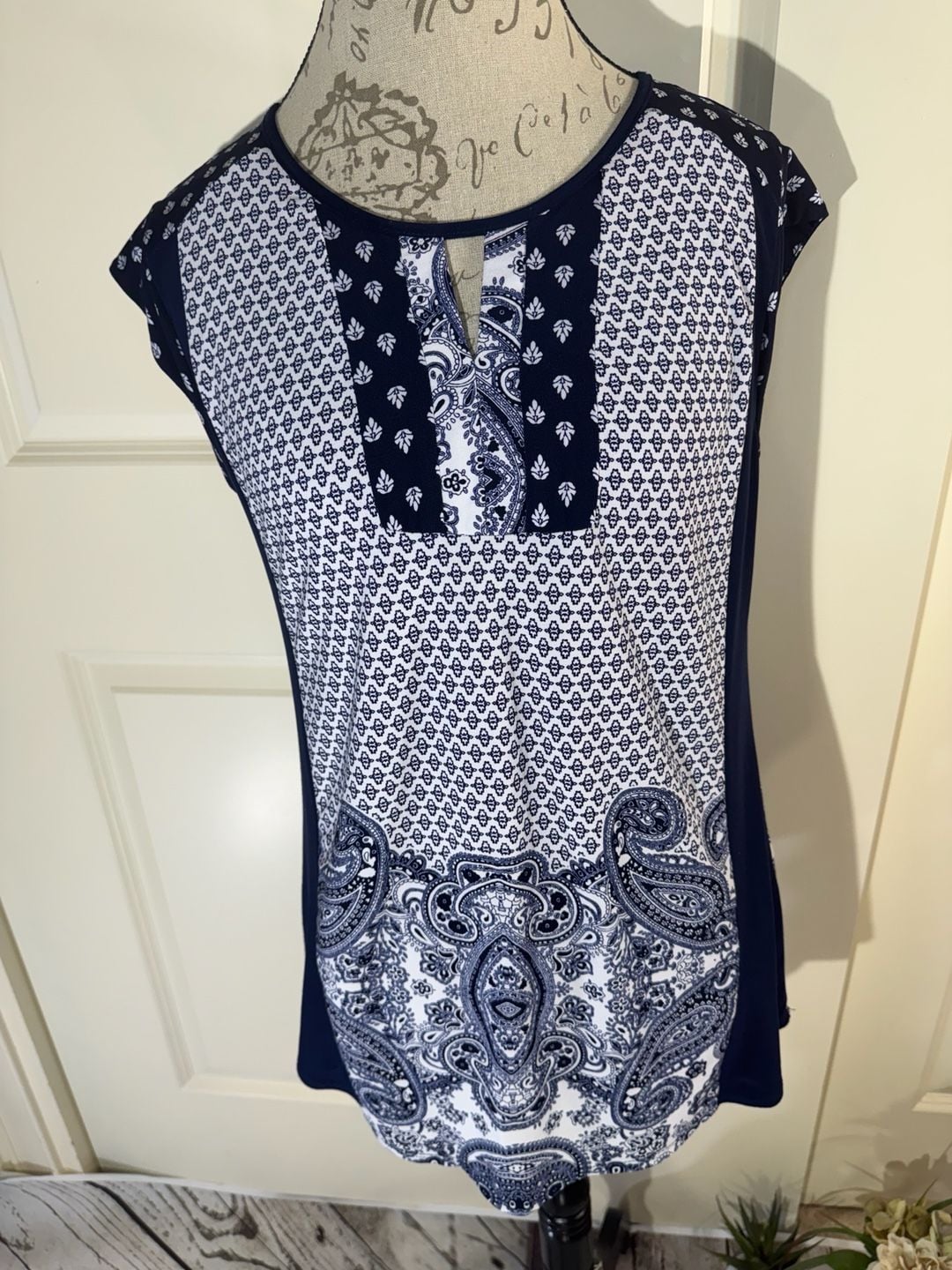Roz & Ali Sleeveless Paisley Print Blouse Size S 2