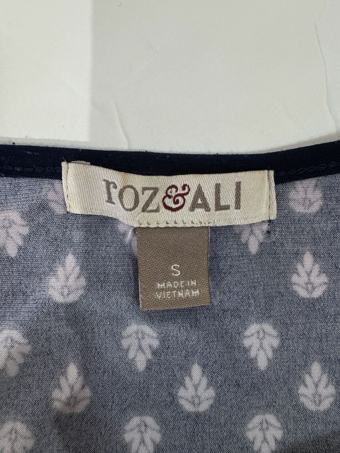 Roz & Ali Sleeveless Paisley Print Blouse Size S 5