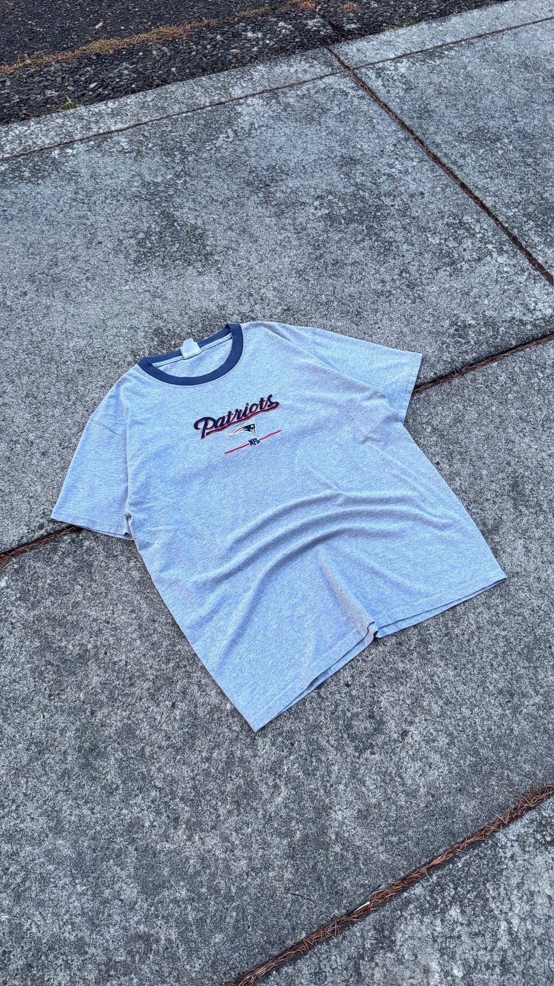 Vintage NFL New England Patriots Embroidered Logo Ringer T-Shirt Gray 2