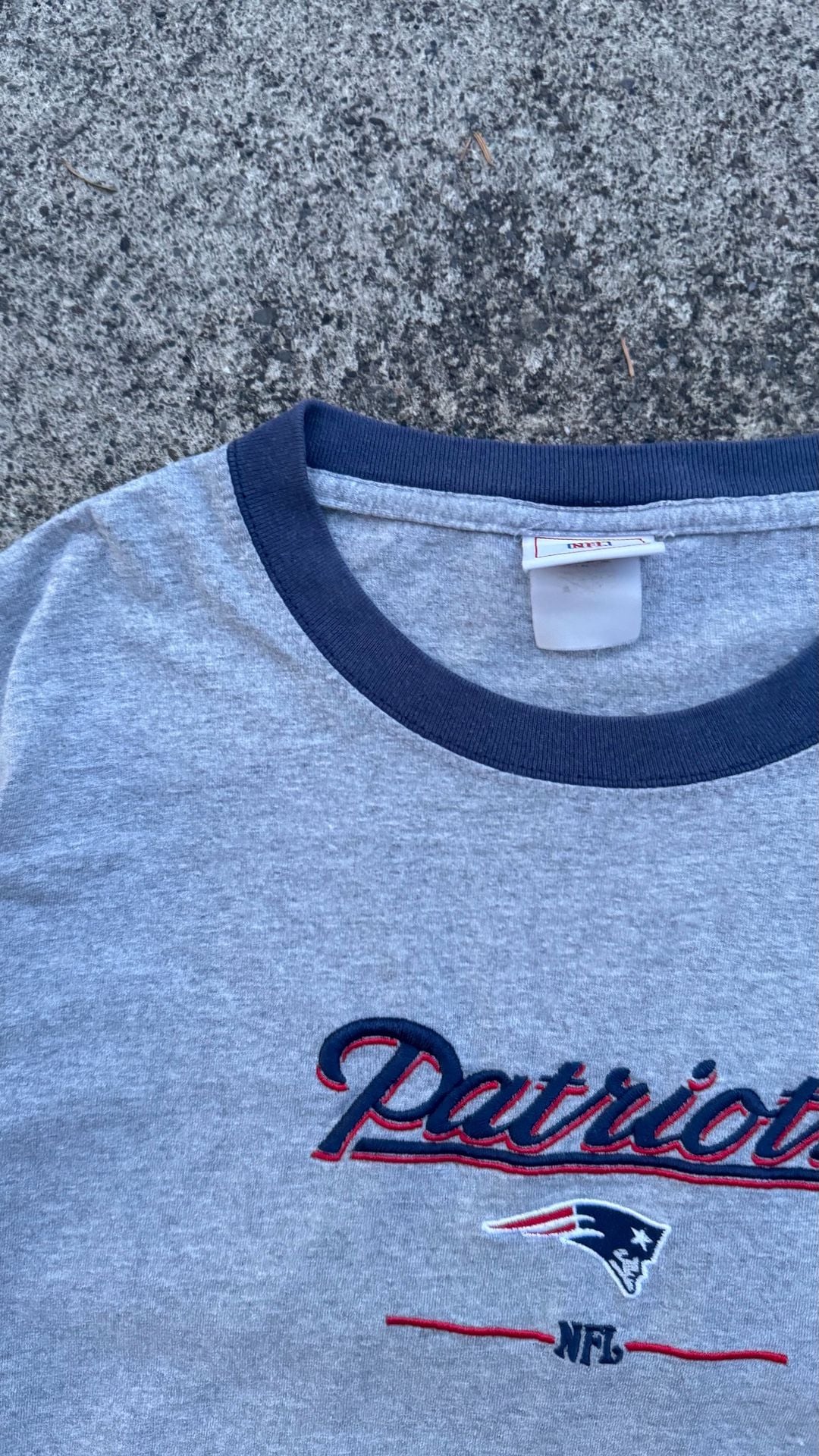 Vintage NFL New England Patriots Embroidered Logo Ringer T-Shirt Gray 6