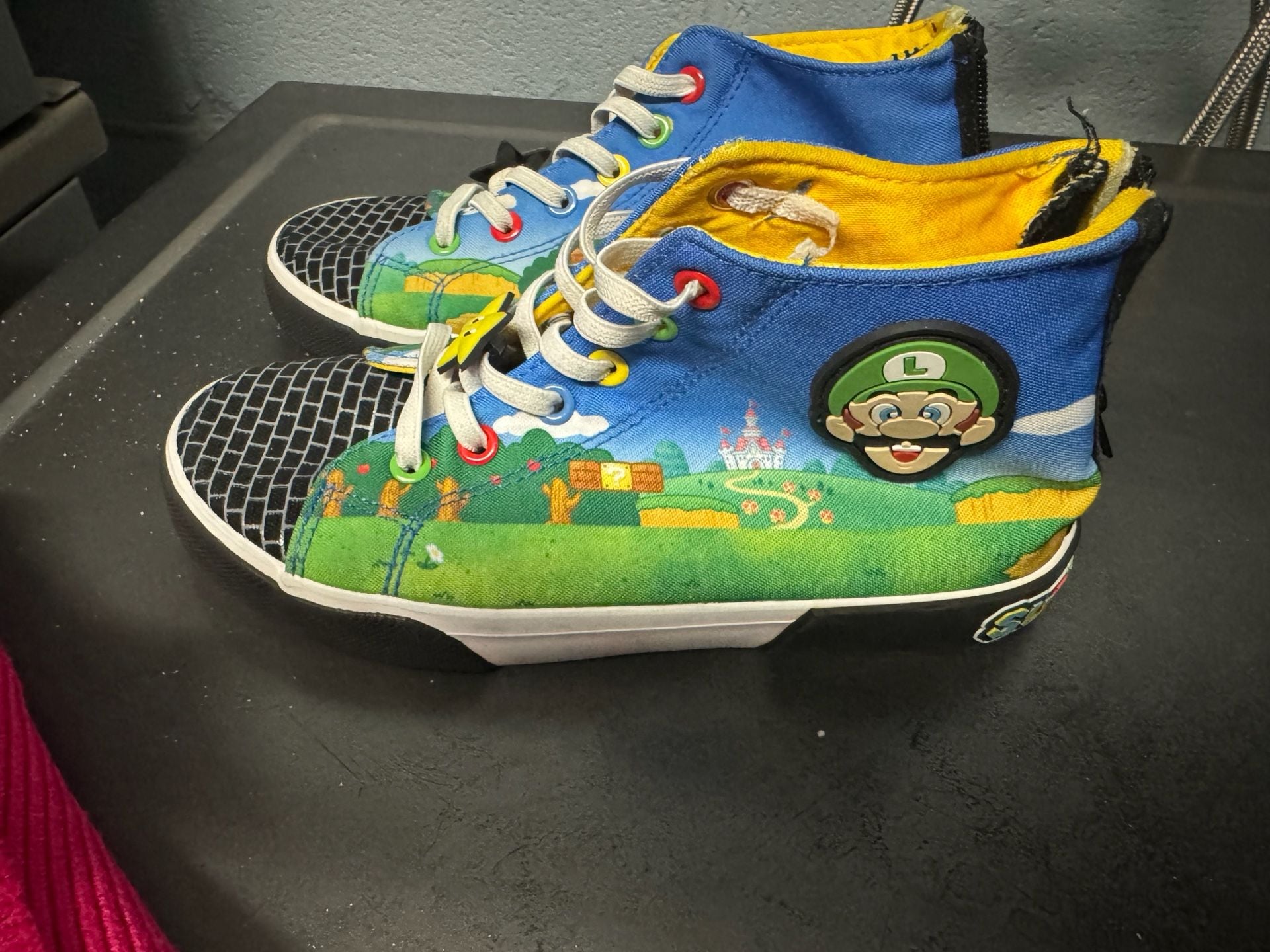 Super Mario Luigi High Top Canvas Sneakers Kids Size 3 3