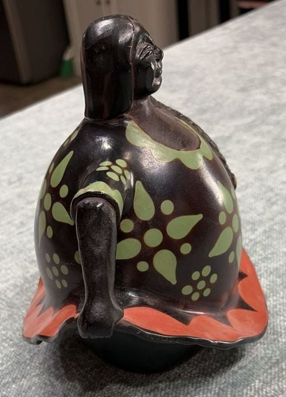 Chulucanas Peru Pottery Woman Dancing Figurine 9 inches 6