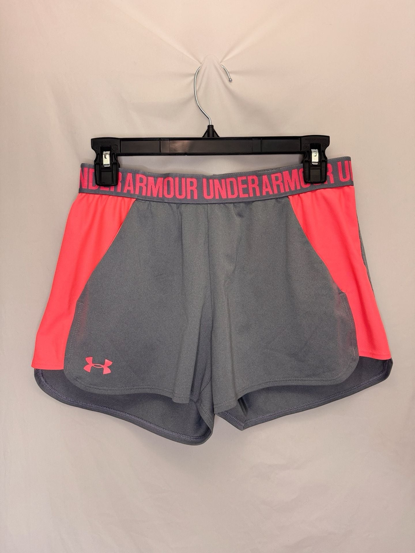 Under Armour HeatGear Play Up Shorts Size Small
Workout. Run. 1
