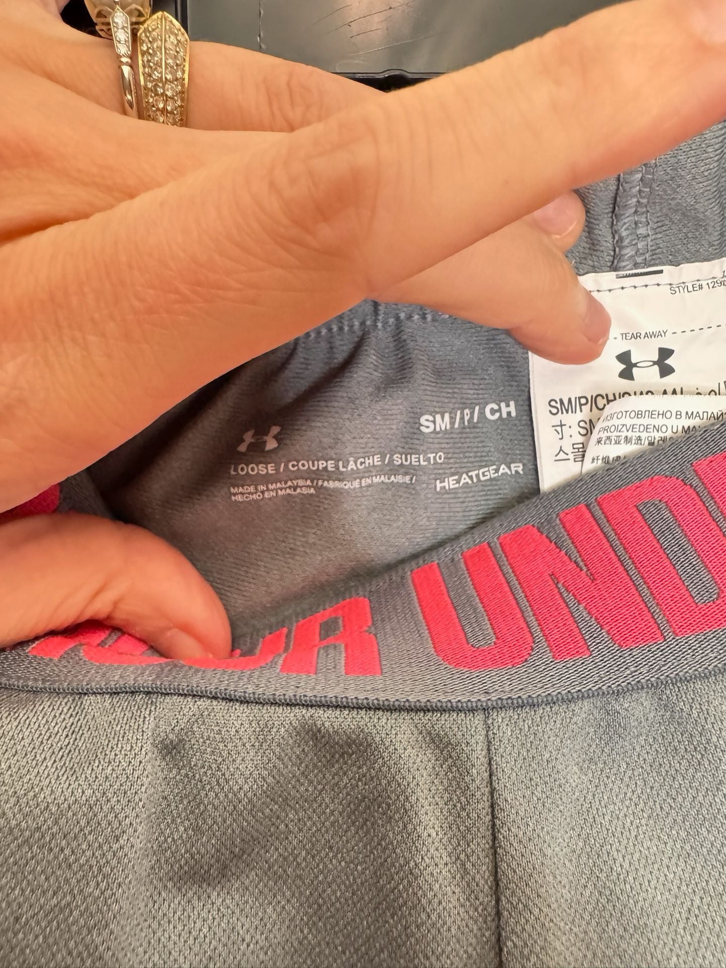 Under Armour HeatGear Play Up Shorts Size Small
Workout. Run. 3