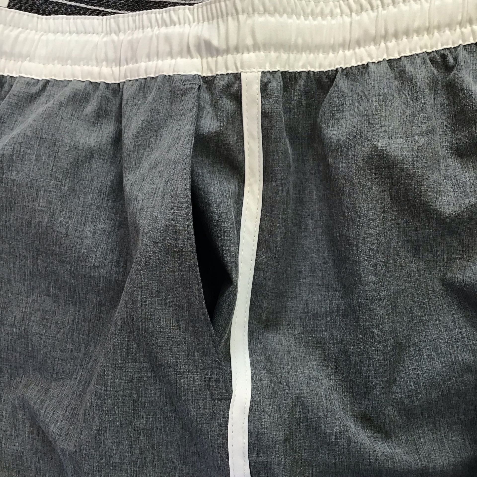 Vuori Women’s Tavi Board Shorts Gray Athletic Large  Gray White Summer 12