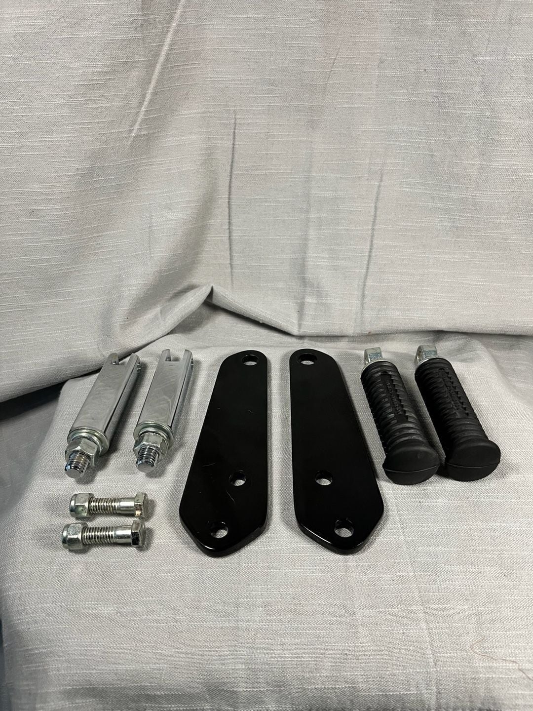 Harley-Davidson Passenger Footpeg Kit with Offset Mounts 2
