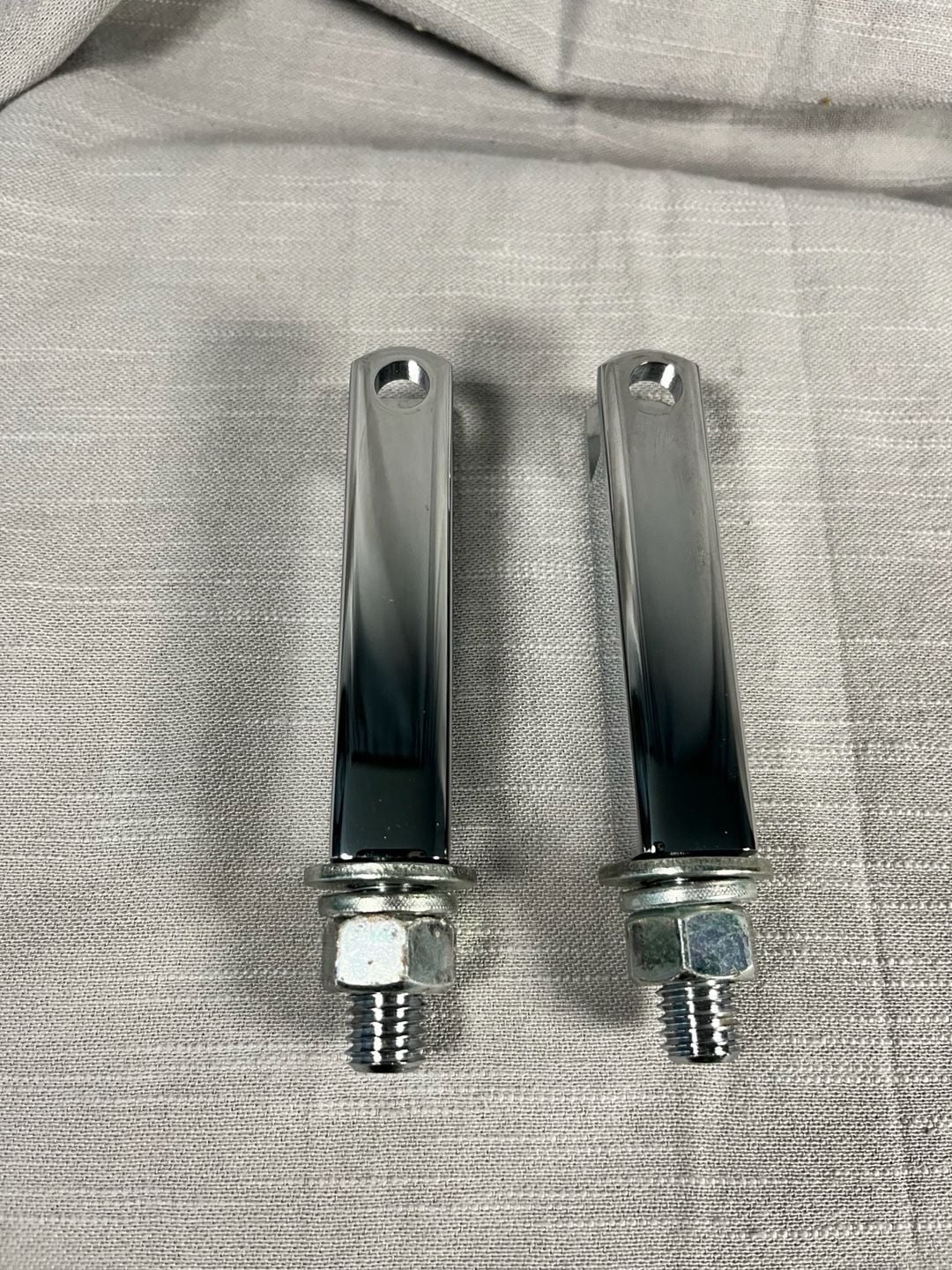 Harley-Davidson Passenger Footpeg Kit with Offset Mounts 10