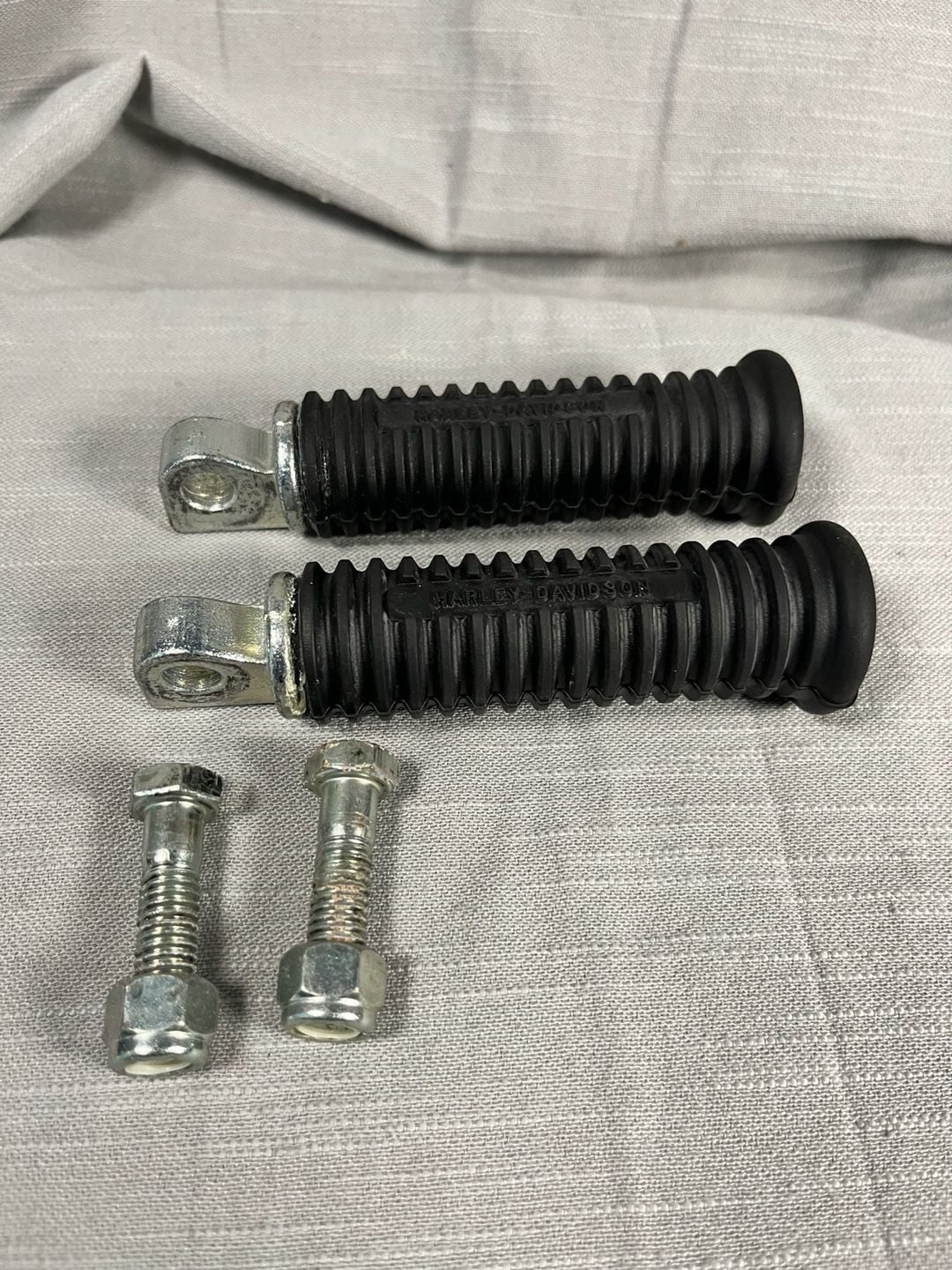 Harley-Davidson Passenger Footpeg Kit with Offset Mounts 13