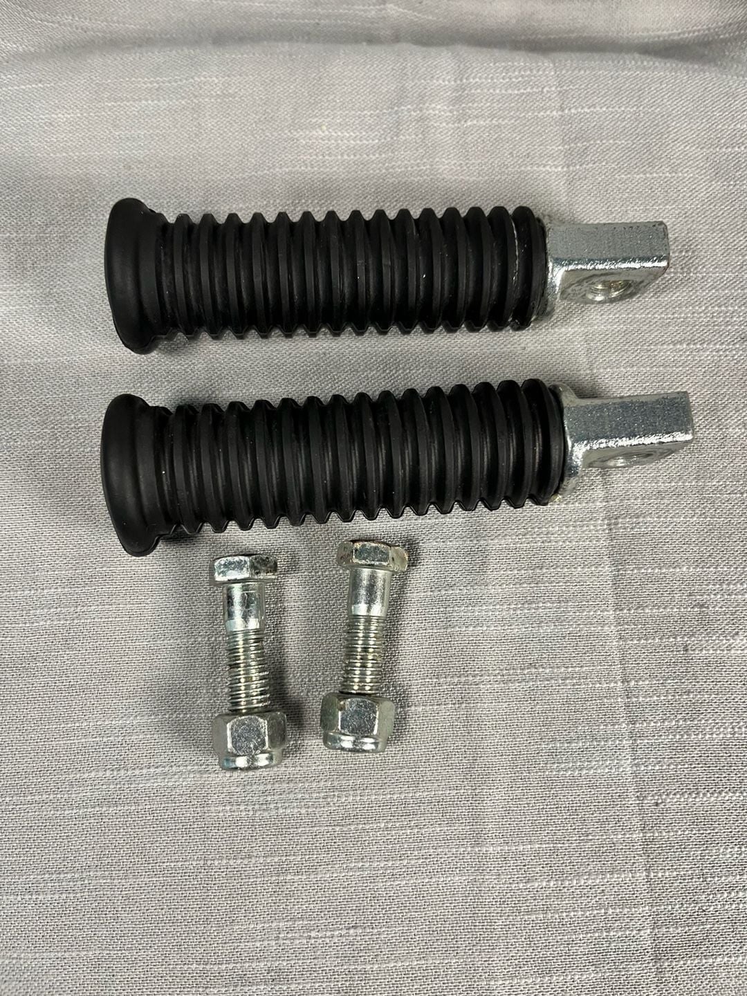 Harley-Davidson Passenger Footpeg Kit with Offset Mounts 14