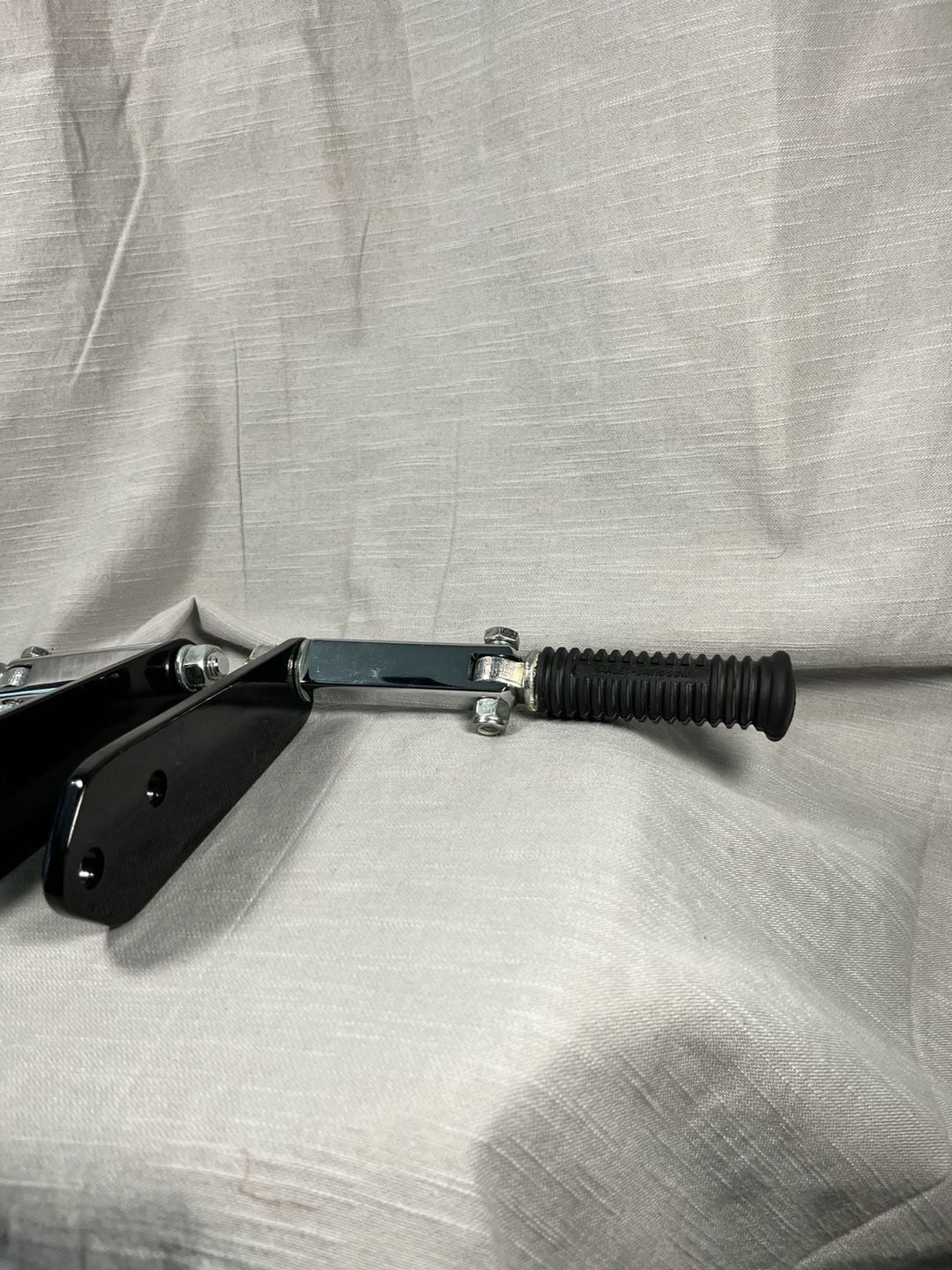 Harley-Davidson Passenger Footpeg Kit with Offset Mounts 16