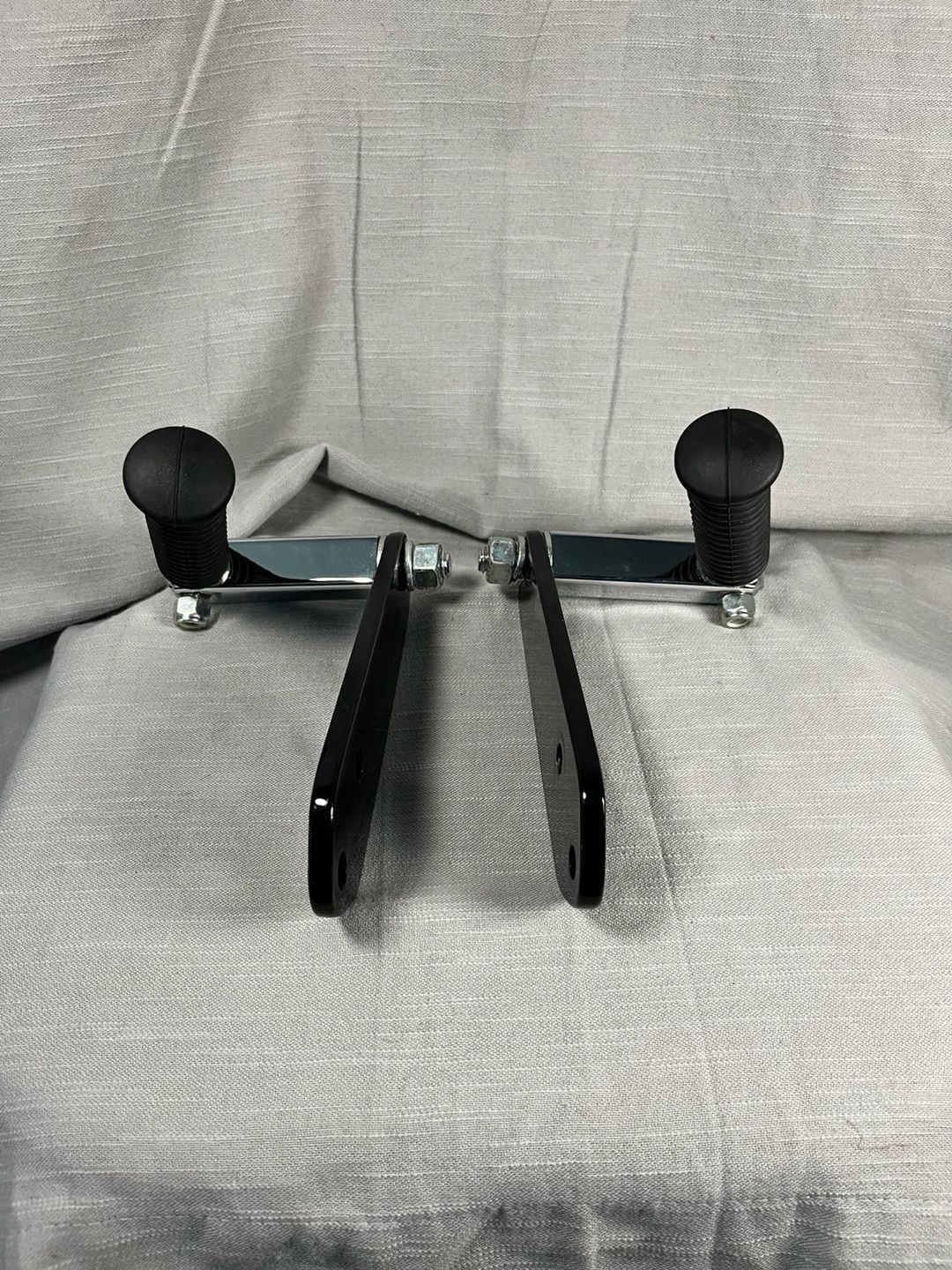 Harley-Davidson Passenger Footpeg Kit with Offset Mounts 18