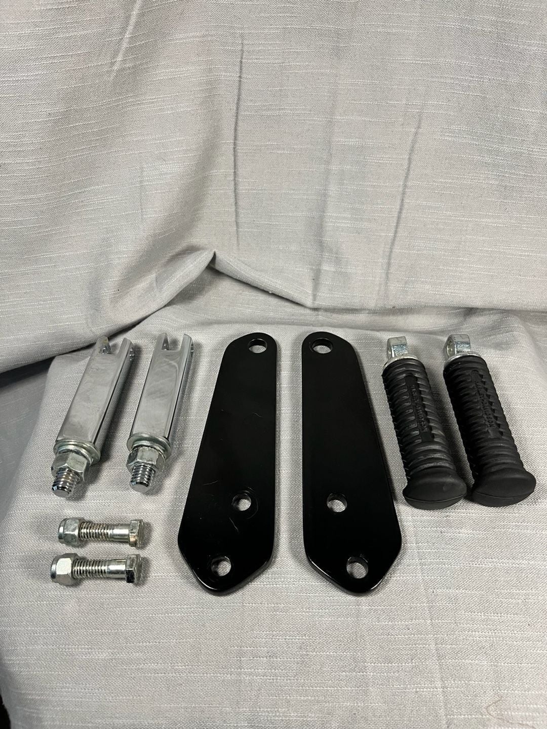 Harley-Davidson Passenger Footpeg Kit with Offset Mounts 20