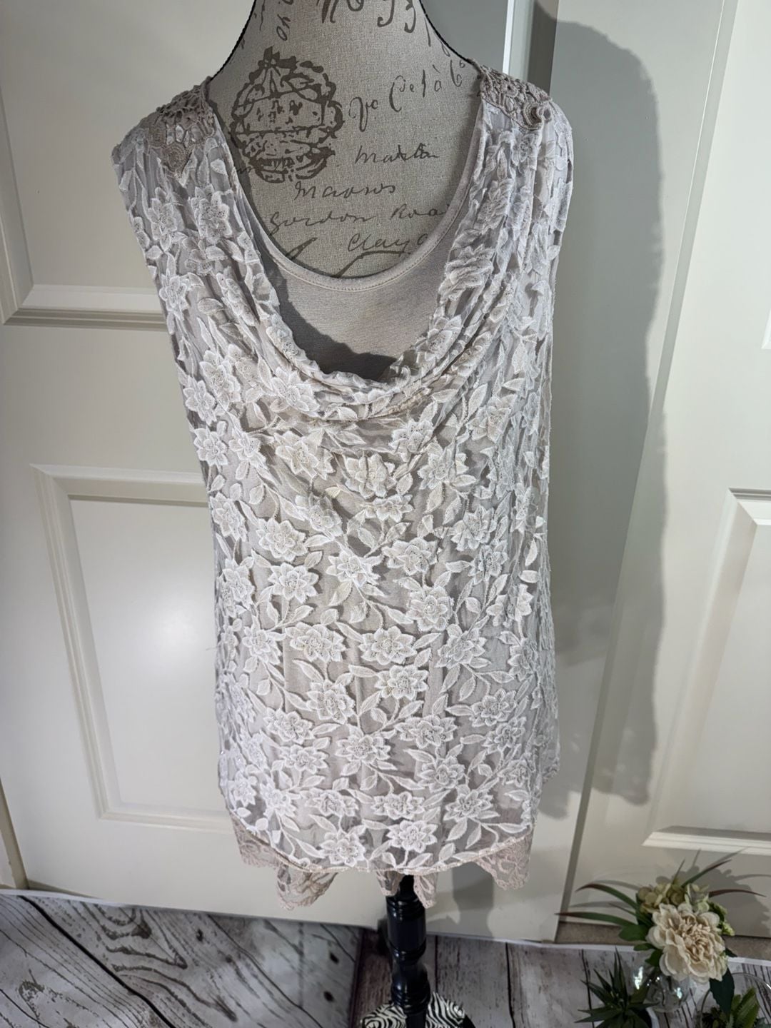 Belle France Floral Lace Sleeveless Tank Top Beige XL 2