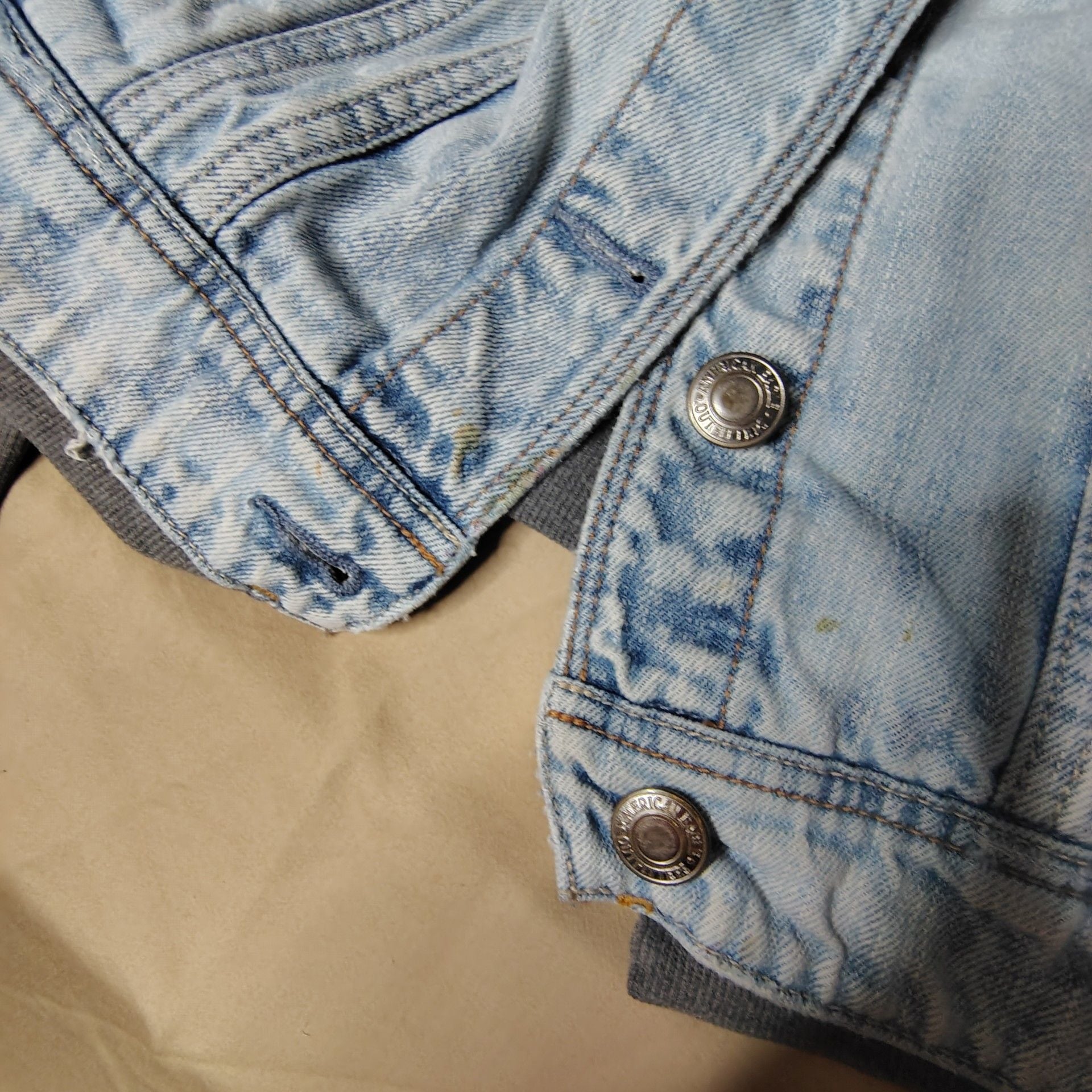 American Eagle Outfitters Distressed Denim Jacket with Hood and Knit Sleeves, size S 8