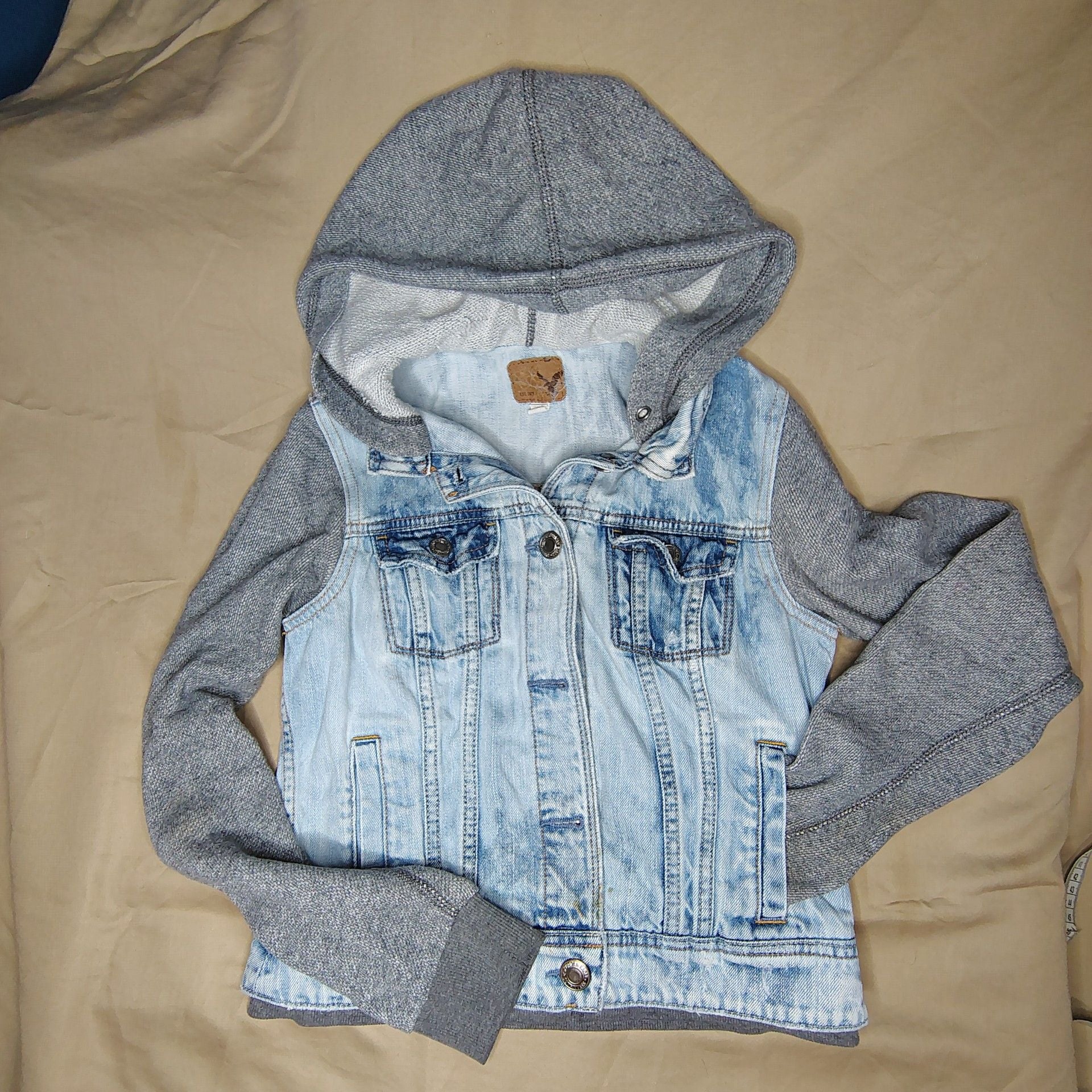 American Eagle Outfitters Distressed Denim Jacket with Hood and Knit Sleeves, size S 11