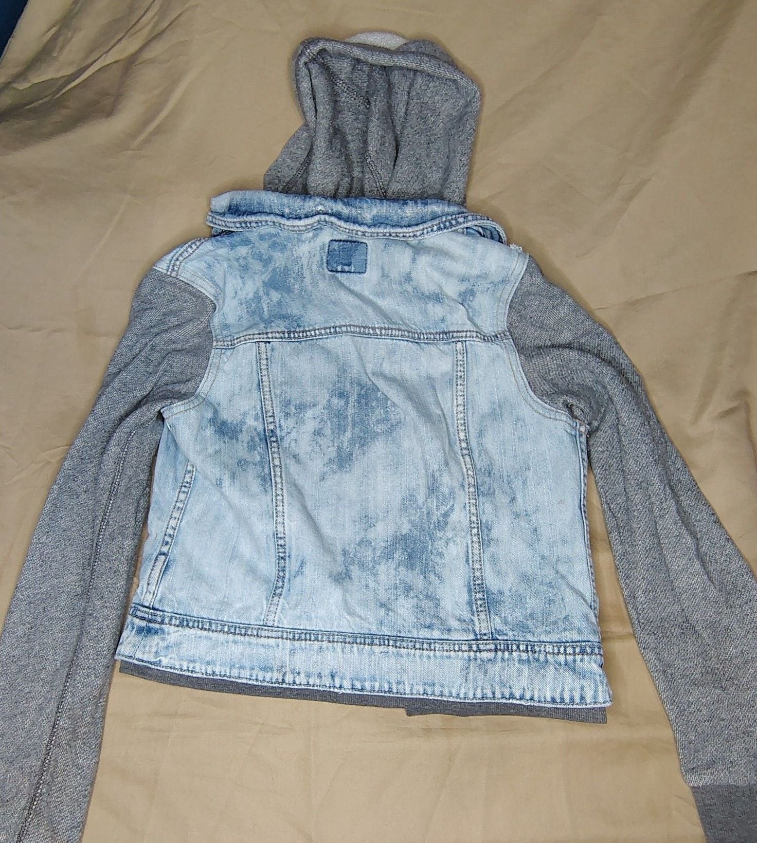 American Eagle Outfitters Distressed Denim Jacket with Hood and Knit Sleeves, size S 10