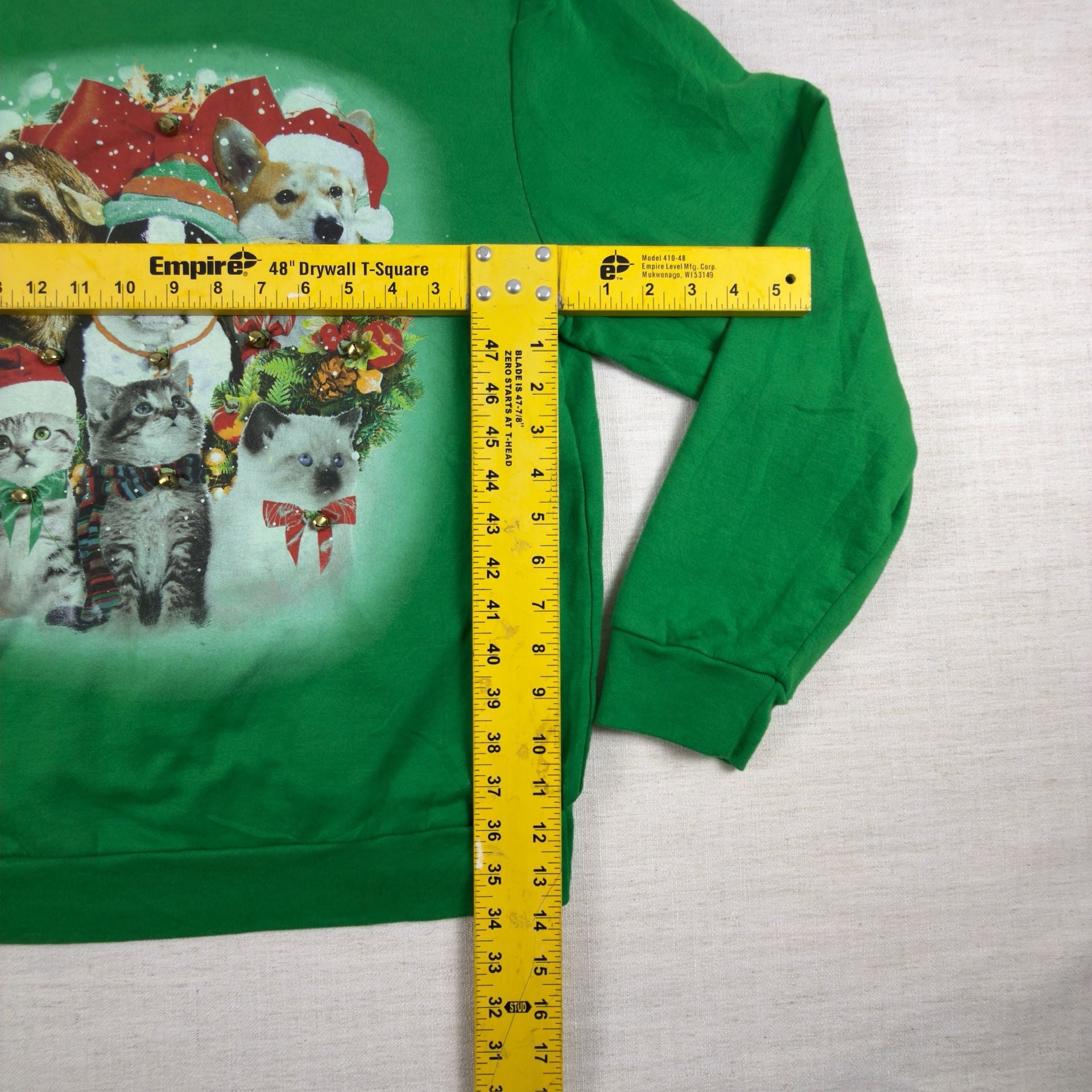 Fifth Sun Christmas Animal Wreath Sweatshirt Size L 10