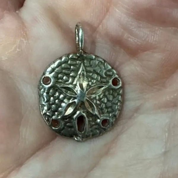 Sterling Silver Sand Dollar Charm. - ,