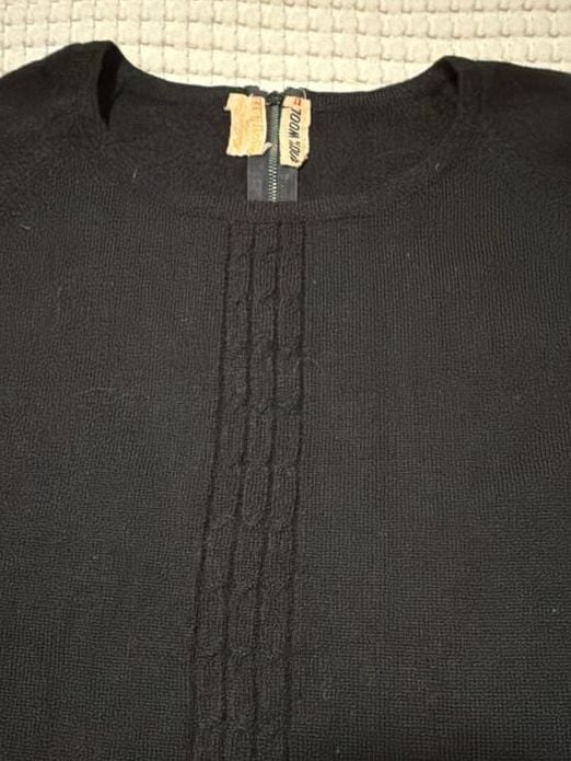 Vintage Bonwit Teller Made in Italy 100% Wool Black Short Sleeve Knit Top 3