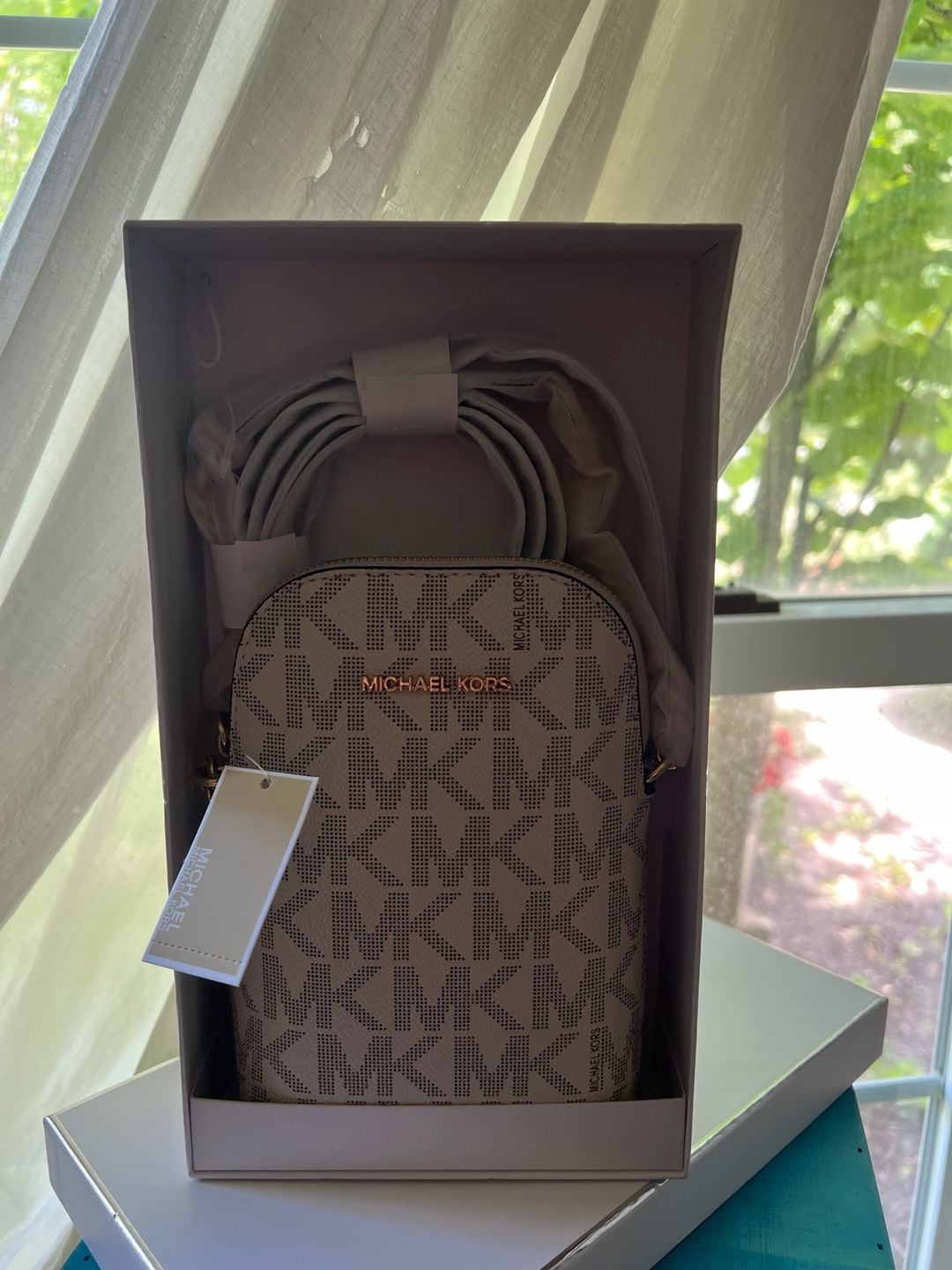 Michael Kors Jet Set Logo Smartphone Crossbody Bag 2