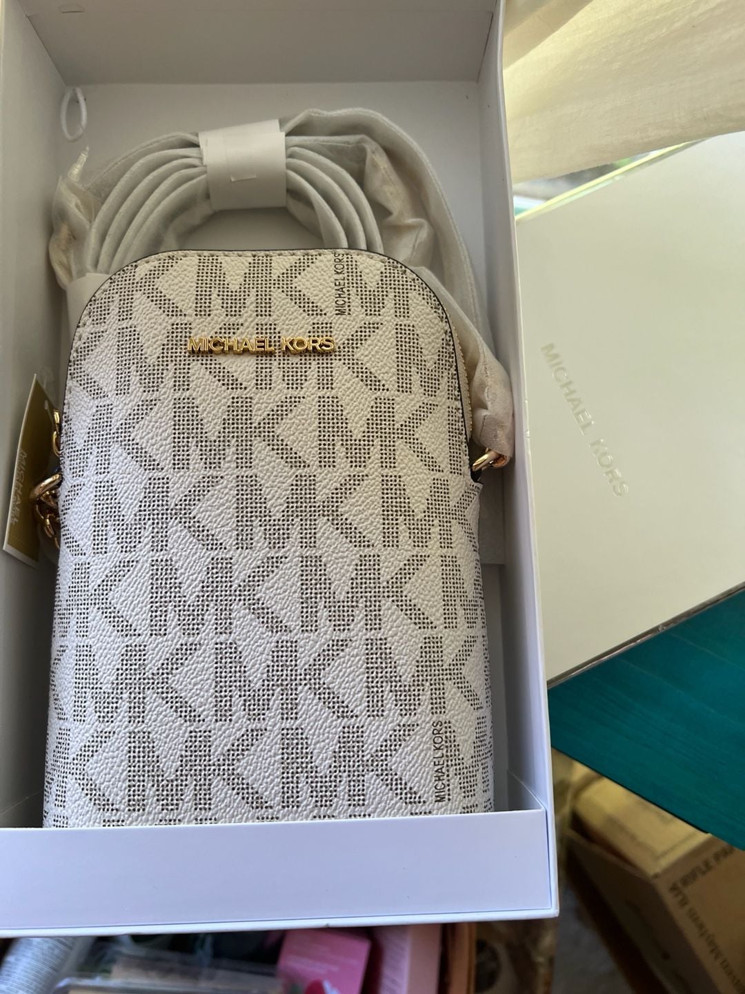 Michael Kors Jet Set Logo Smartphone Crossbody Bag 3