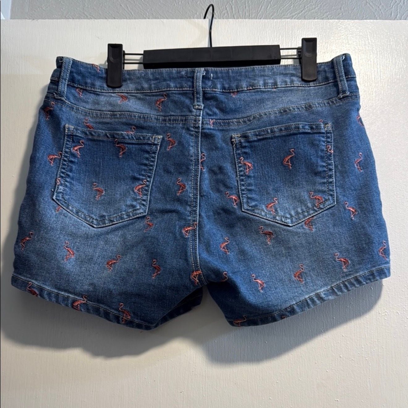 Crown & Ivy Flamingo Embroidered Denim Shorts Size 2 3