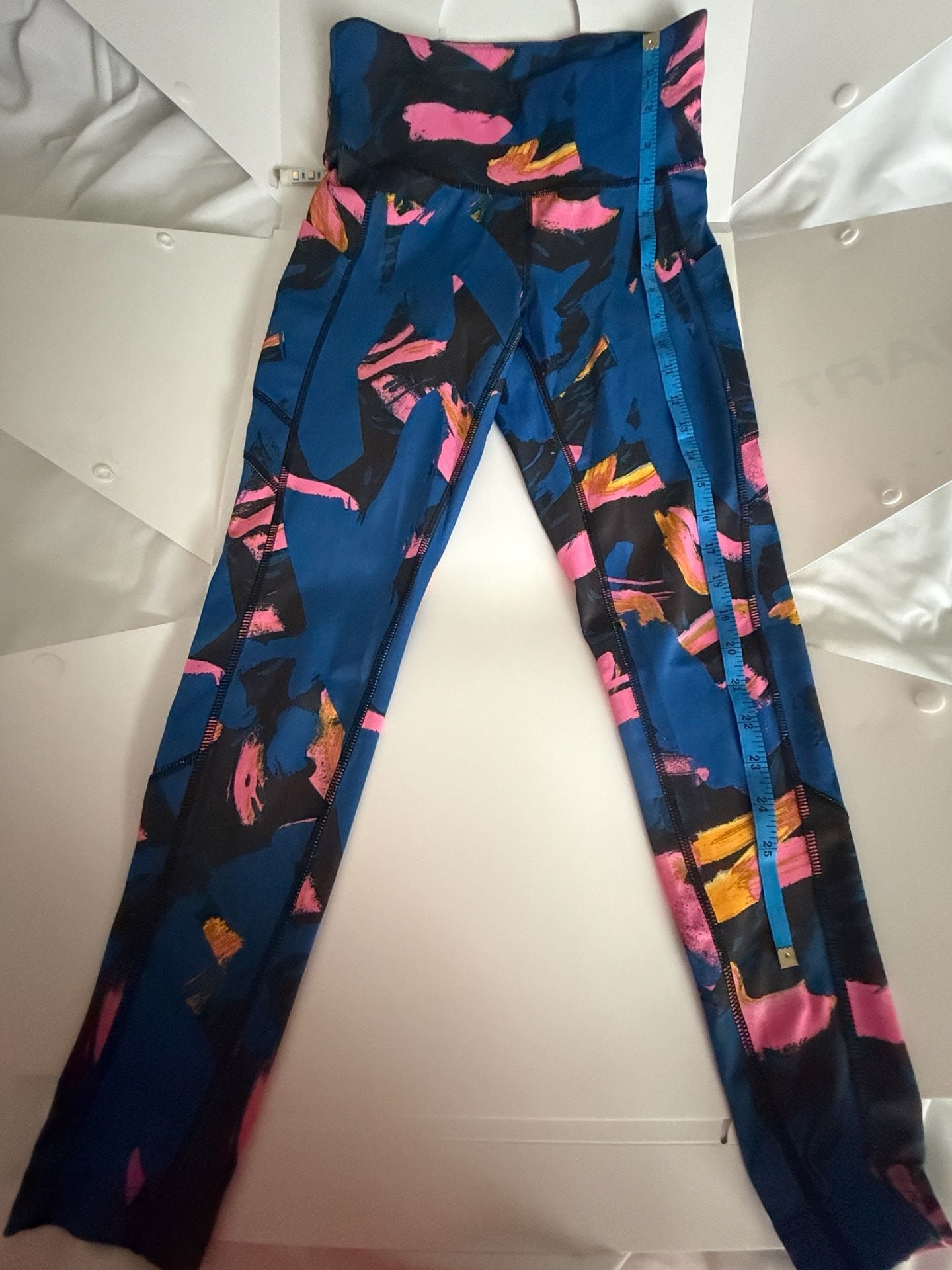 New Balance Women's Size S Abstract Print Athletic Leggings 4