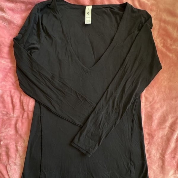 Lululemon Long Sleeve V-Neck Top Black Size L