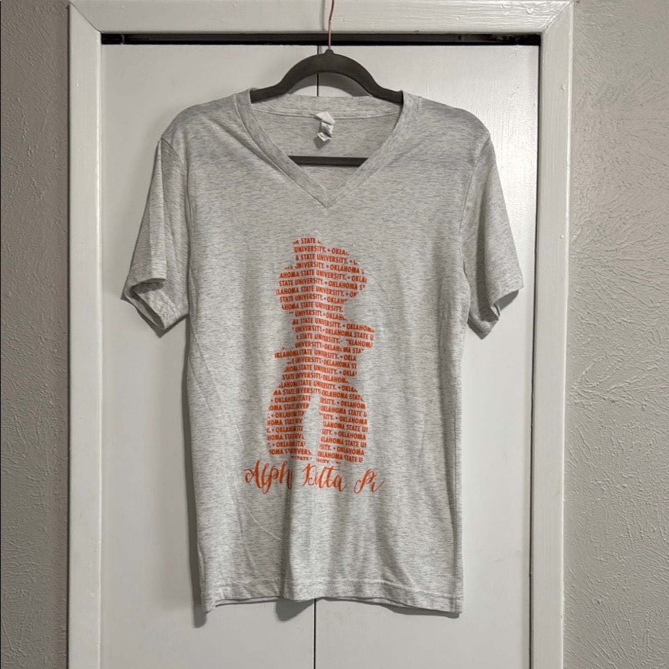 Bella+Canvas Alpha Delta Pi Oklahoma State University V-Neck T-Shirt Size S 2