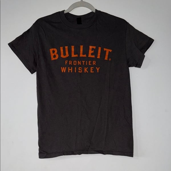Gildan Bulleit Frontier Whiskey Graphic T-Shirt Size Small
