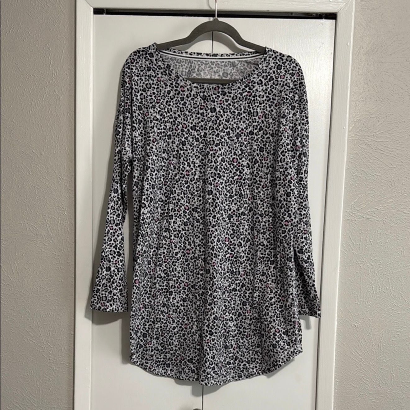 Victoria's Secret Leopard Print Long Sleeve Sleep Shirt Size M 2