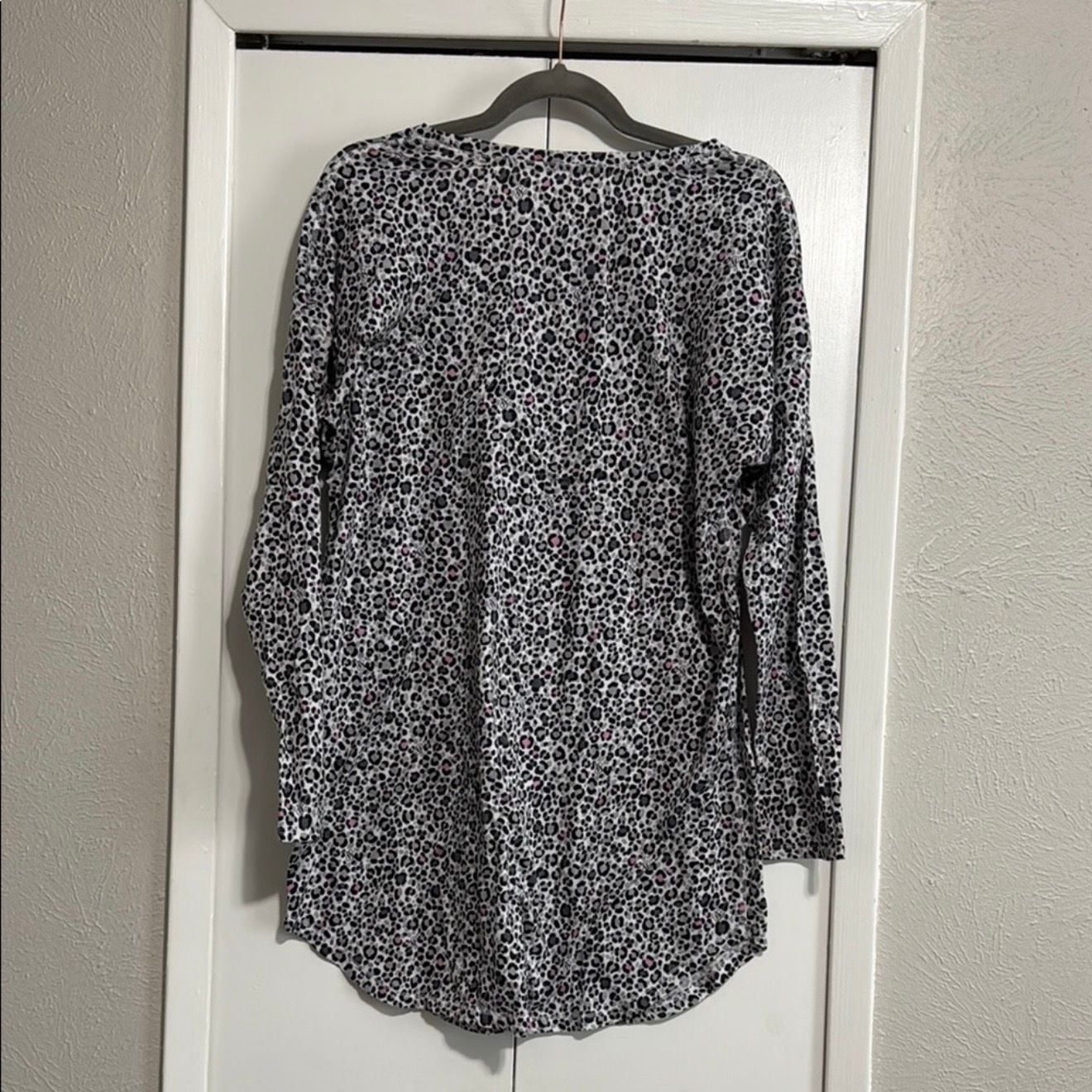 Victoria's Secret Leopard Print Long Sleeve Sleep Shirt Size M 3