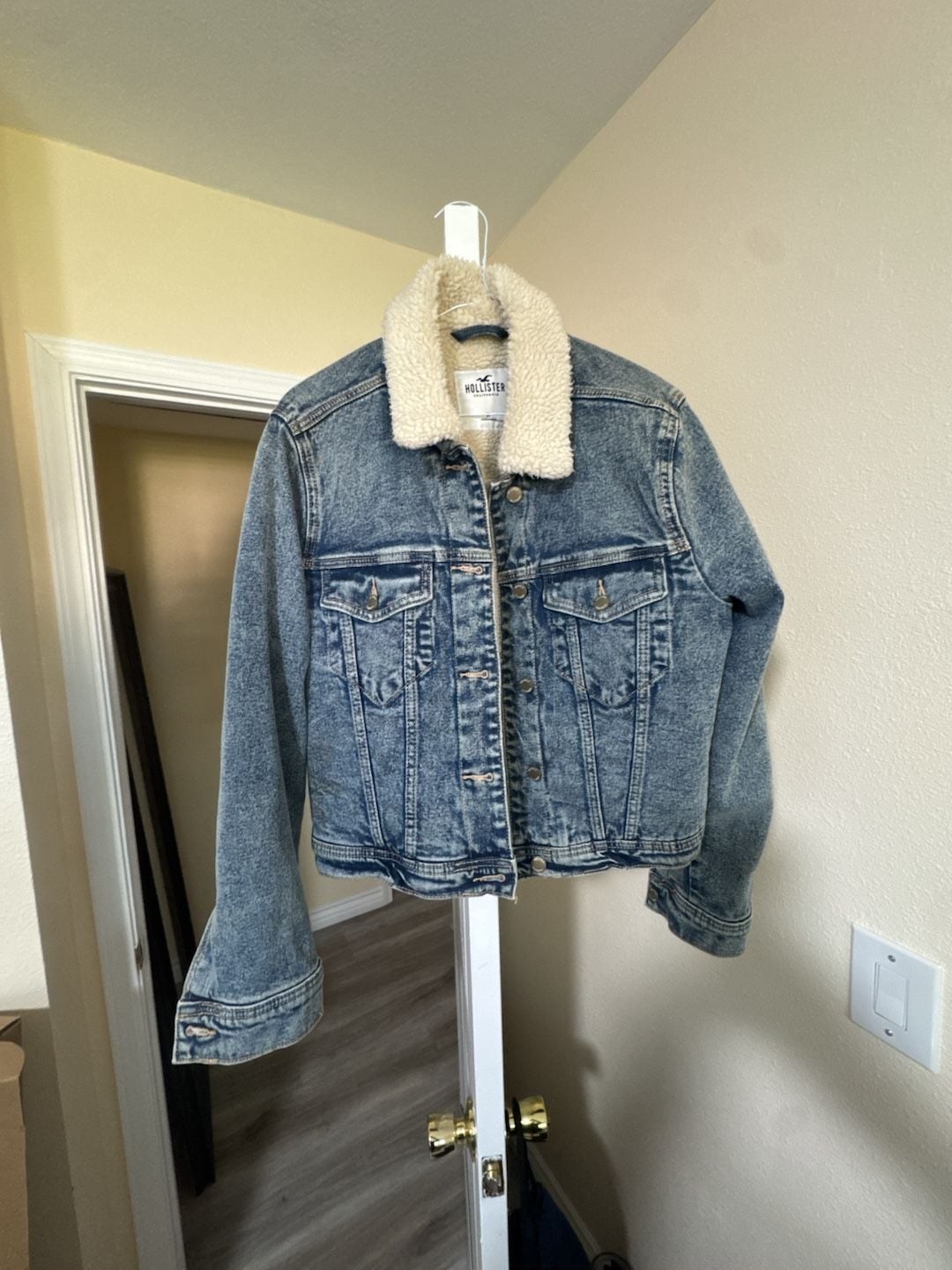 Hollister Sherpa-Lined Denim Trucker Jacket 5