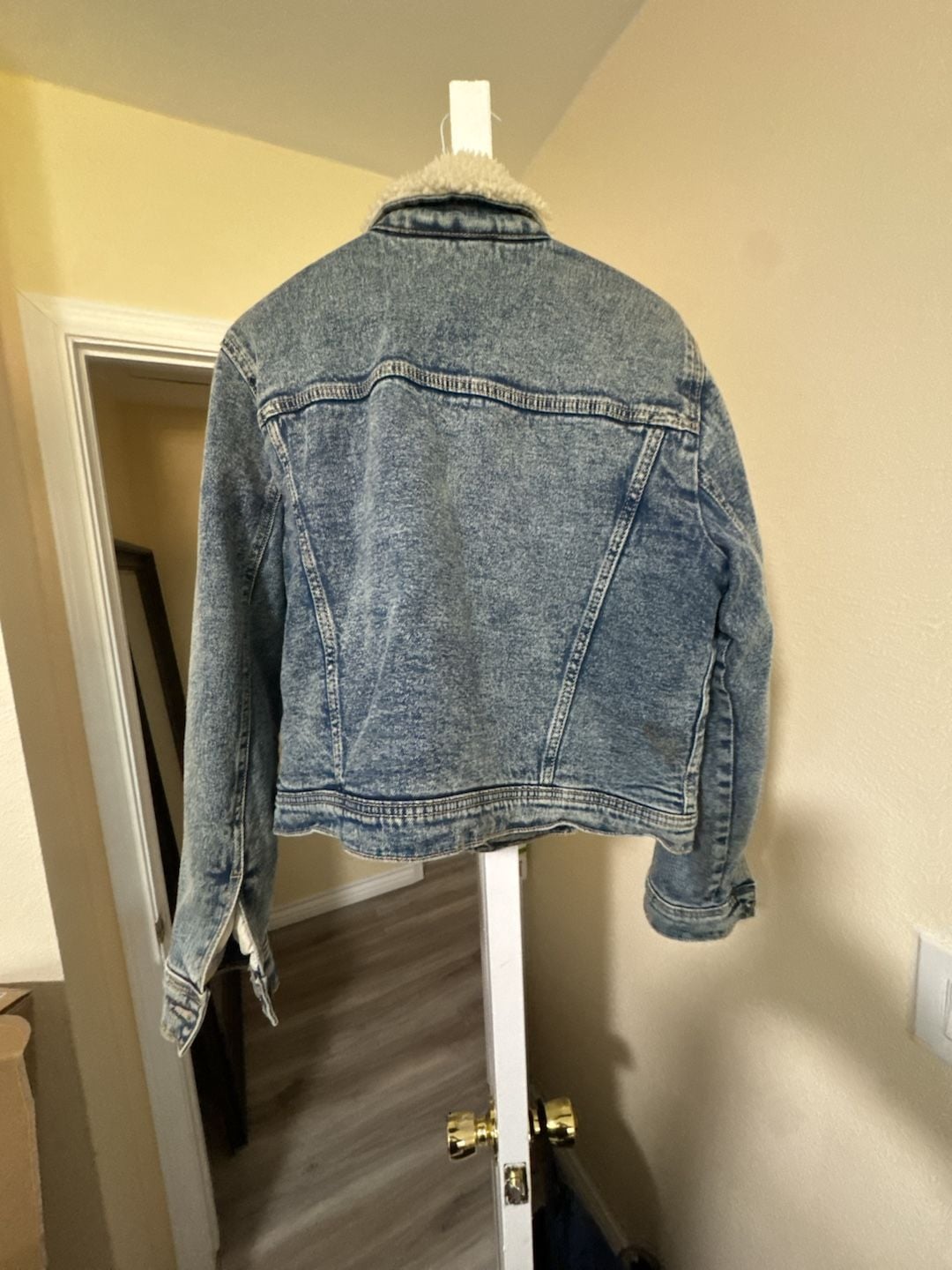 Hollister Sherpa-Lined Denim Trucker Jacket 10