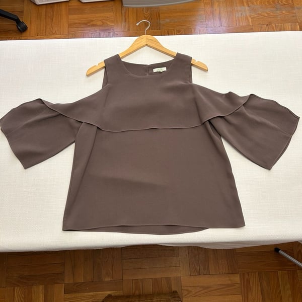 Jade Melody Tam Women's Size M Brown/Grey Cold Shoulder Ruffle Blouse